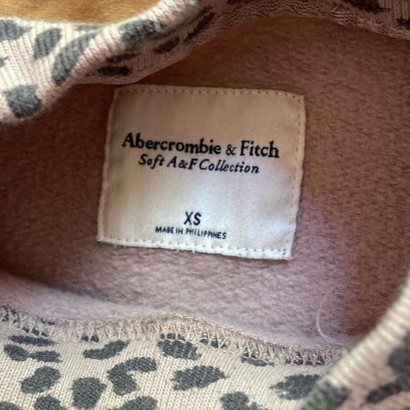 Abercrombie and Fitch Leopard Mock Neck Sweater Super Soft - Picture 4 of 4